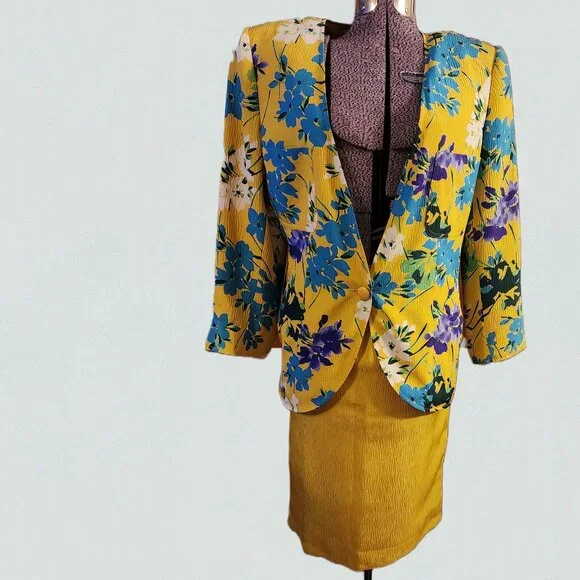 Amazing Vintage 1980's Valentino "Miss V" 2-Piece Floral Silk Skirt Suit - Picture 1 of 16